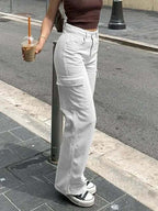 Women's high-waist cargo jeans with pockets in army green