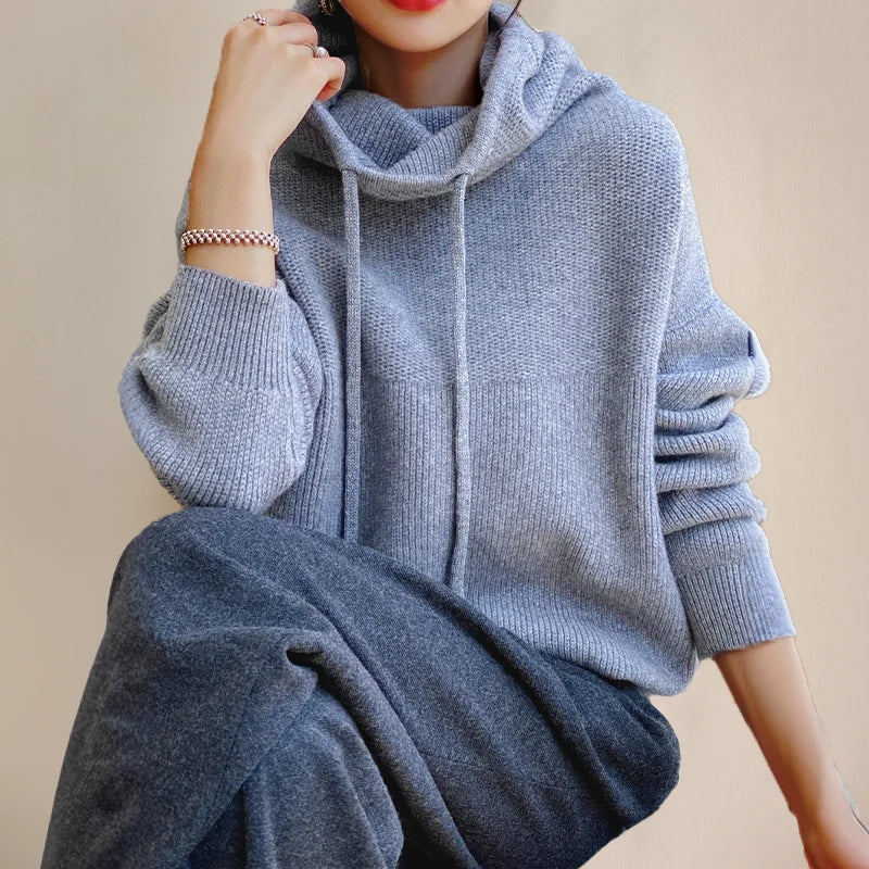 Women's oversized chunky knitted hoodie with drawstring