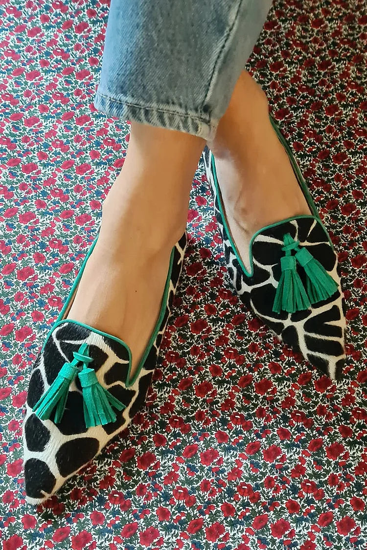 Green pointed-toe loafers with fringe detail