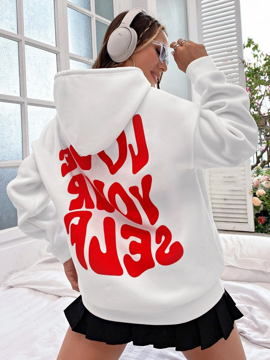 Women's White Graphic Print Hoodie for Everyday Autumn Comfort