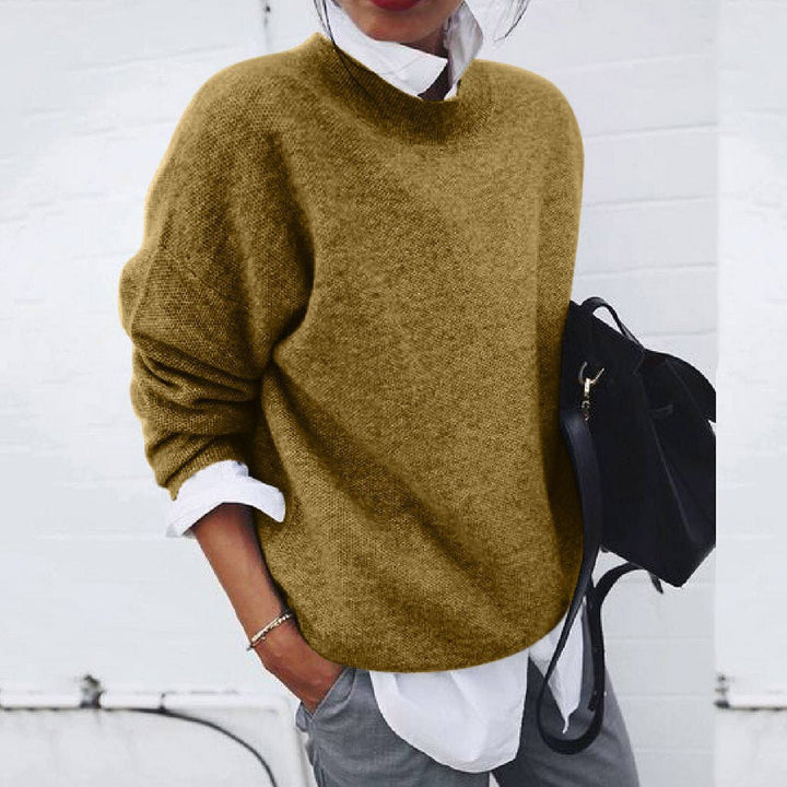 Grey cashmere crew neck jumper with a minimalist, breathable feel