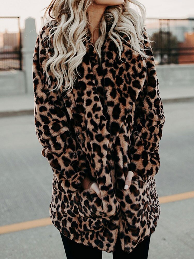 Women's leopard print faux fur coat with an oversized collar