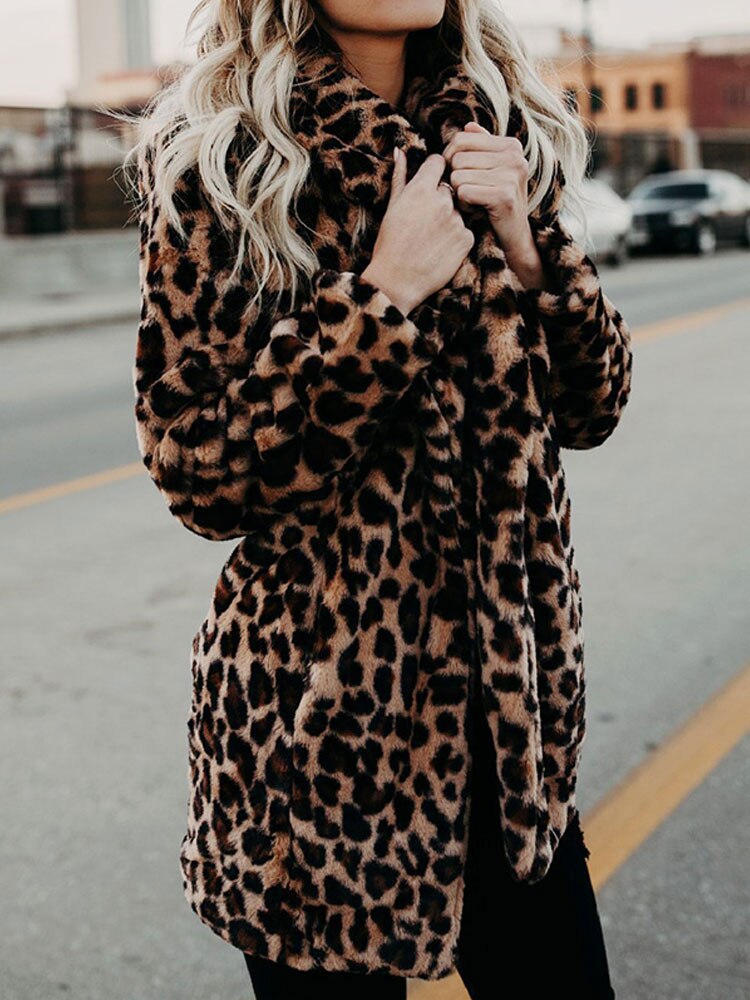 Women's leopard print faux fur coat with an oversized collar