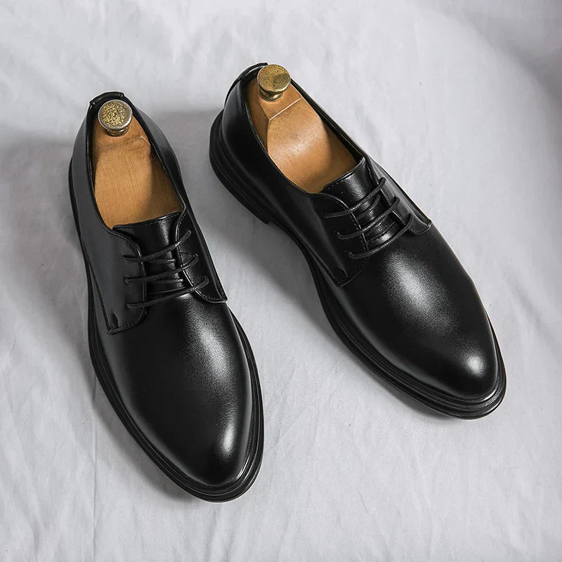 Black patent leather men's Derby shoes with lace-up front