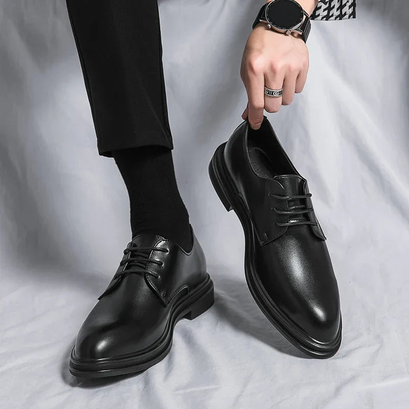 Black patent leather men's Derby shoes with lace-up front