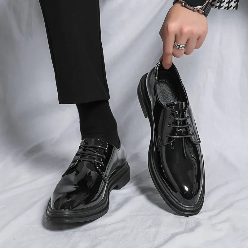 Black patent leather men's Derby shoes with lace-up front