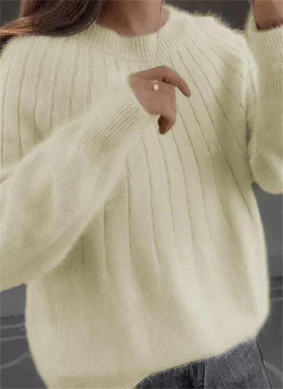 Blue cashmere jumper with a soft, classic fit for the autumn season