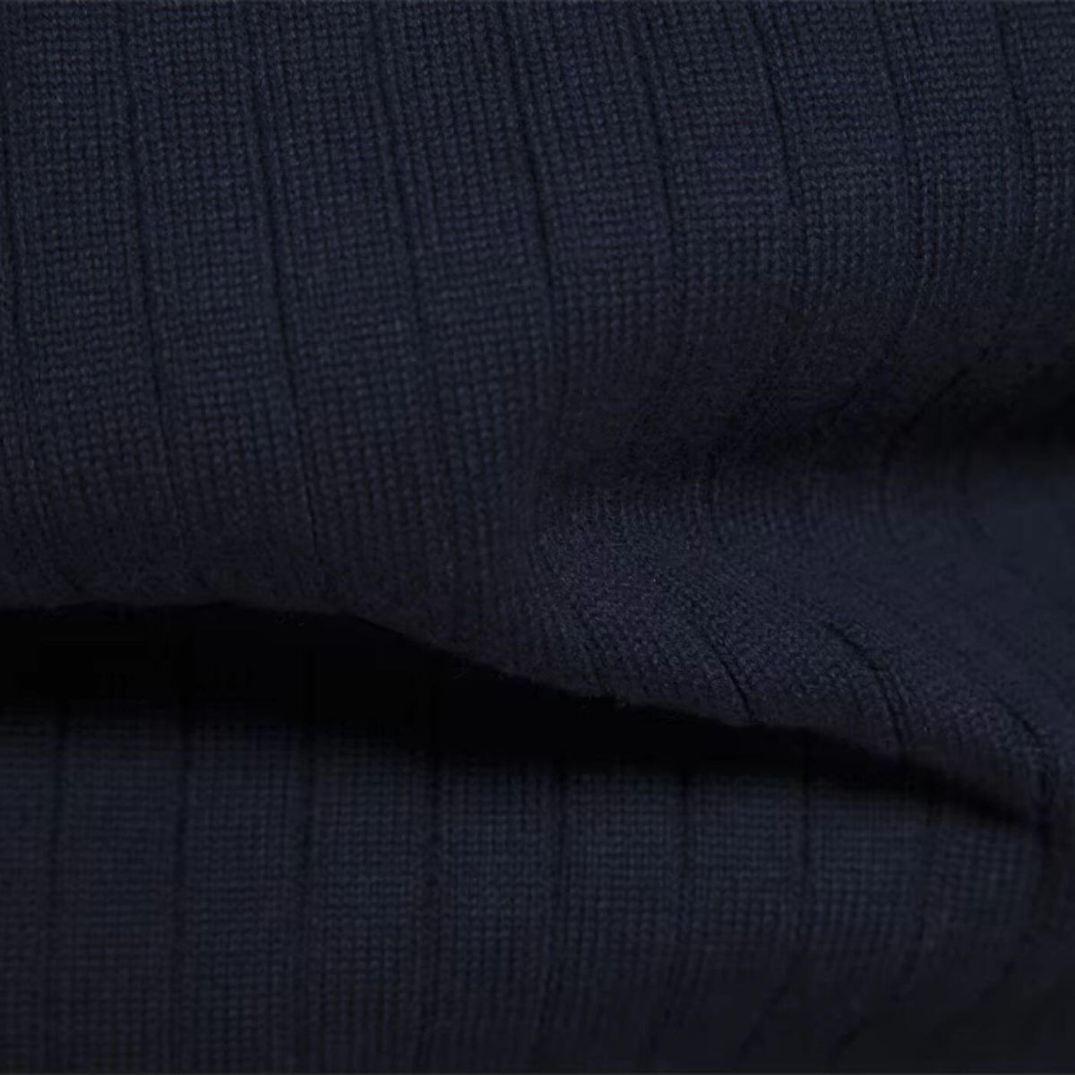 Men's blue soft knitted jumper for everyday autumn wear