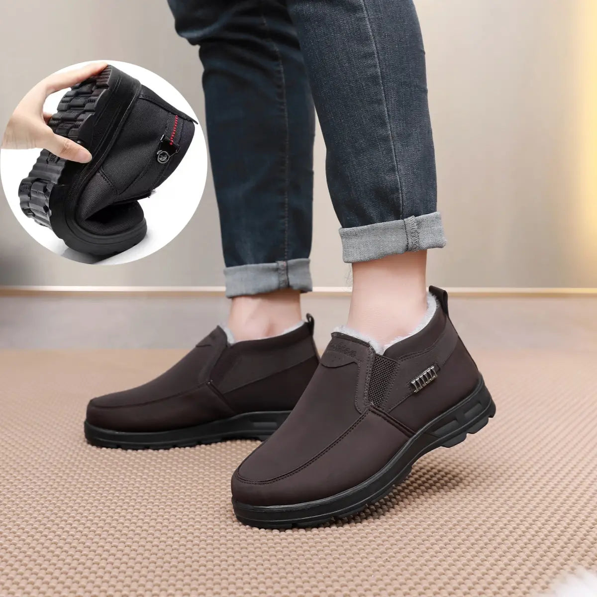 Black men's slip-on slippers with a thermal plush lining