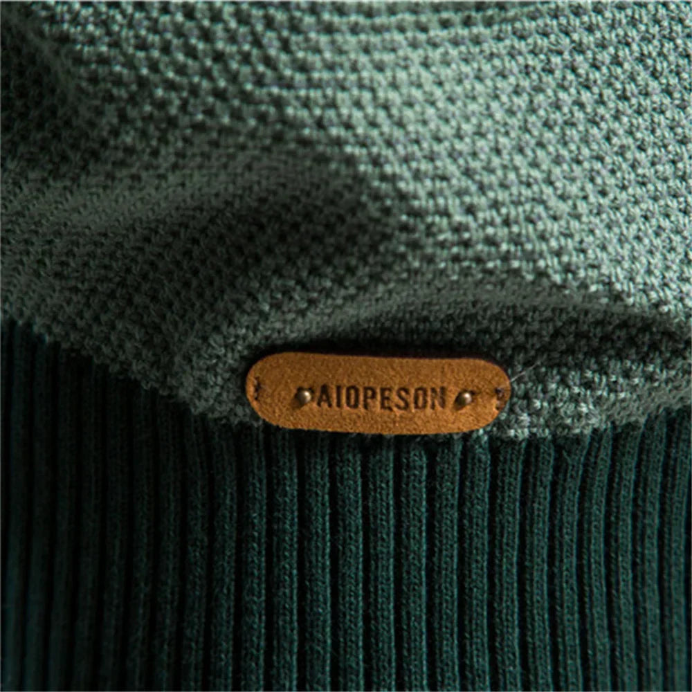 Men's green classic crew neck knitted jumper for autumn