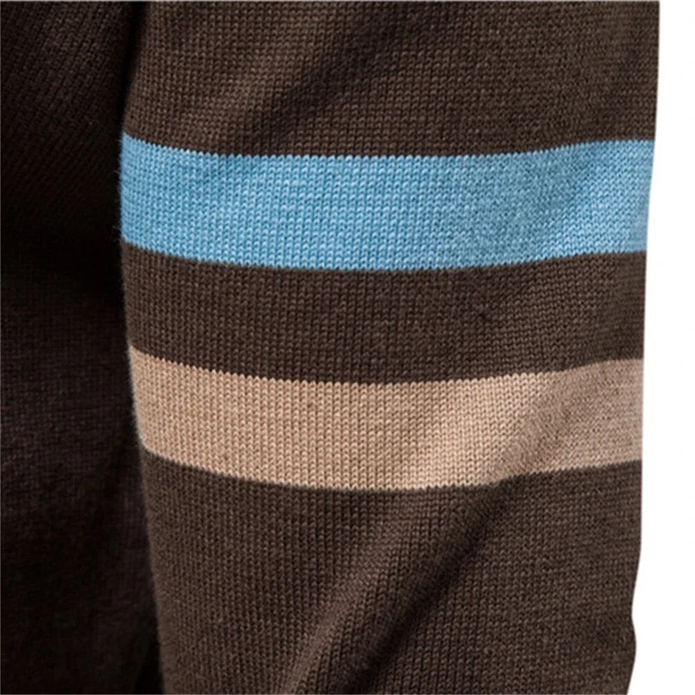 Men's green crew neck knitted jumper for autumn layering