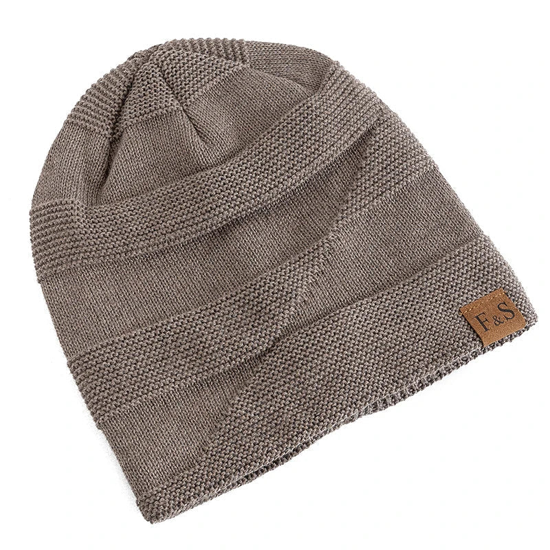 Unisex grey fleece-lined beanie with a snug knitted fit