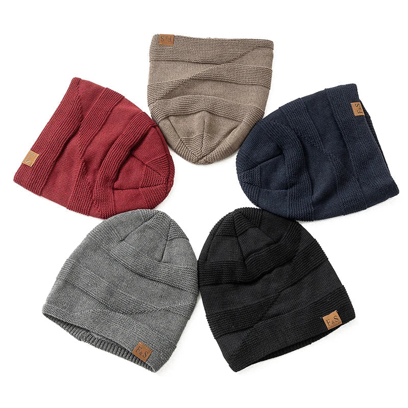Unisex khaki fleece-lined beanie with a snug knitted fit