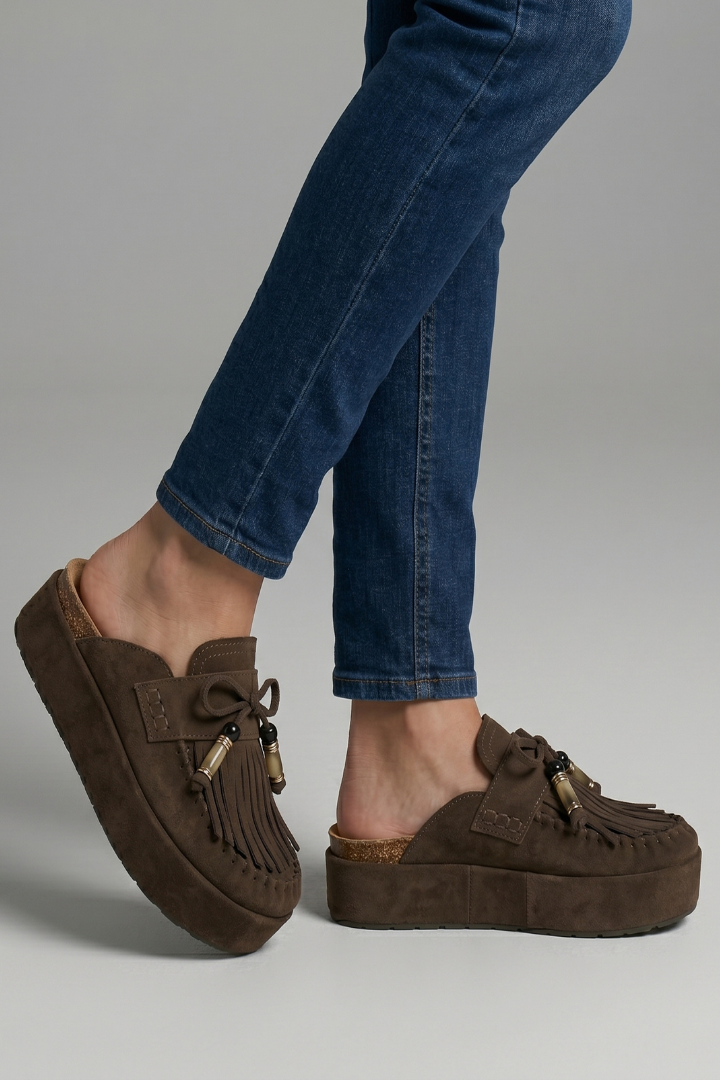 Leather sandals with round toe and slip-on fit, product still life