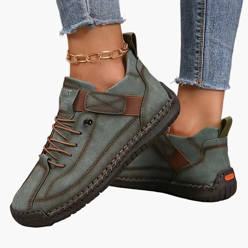 Women's black wide fit chunky trainers with a cushioned sole