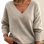 Black pure cashmere V-neck jumper with a graceful classic fit for autumn