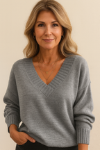 Black pure cashmere V-neck jumper with a graceful classic fit for autumn